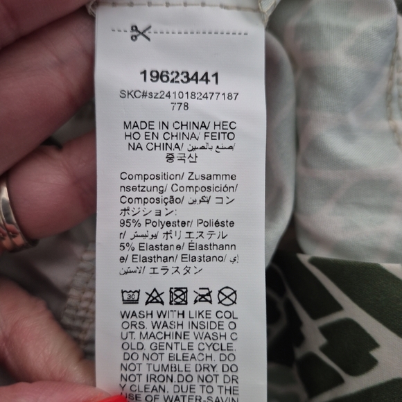 SHEIN Green and Cream Patterned Blouse - Picture 5 of 6